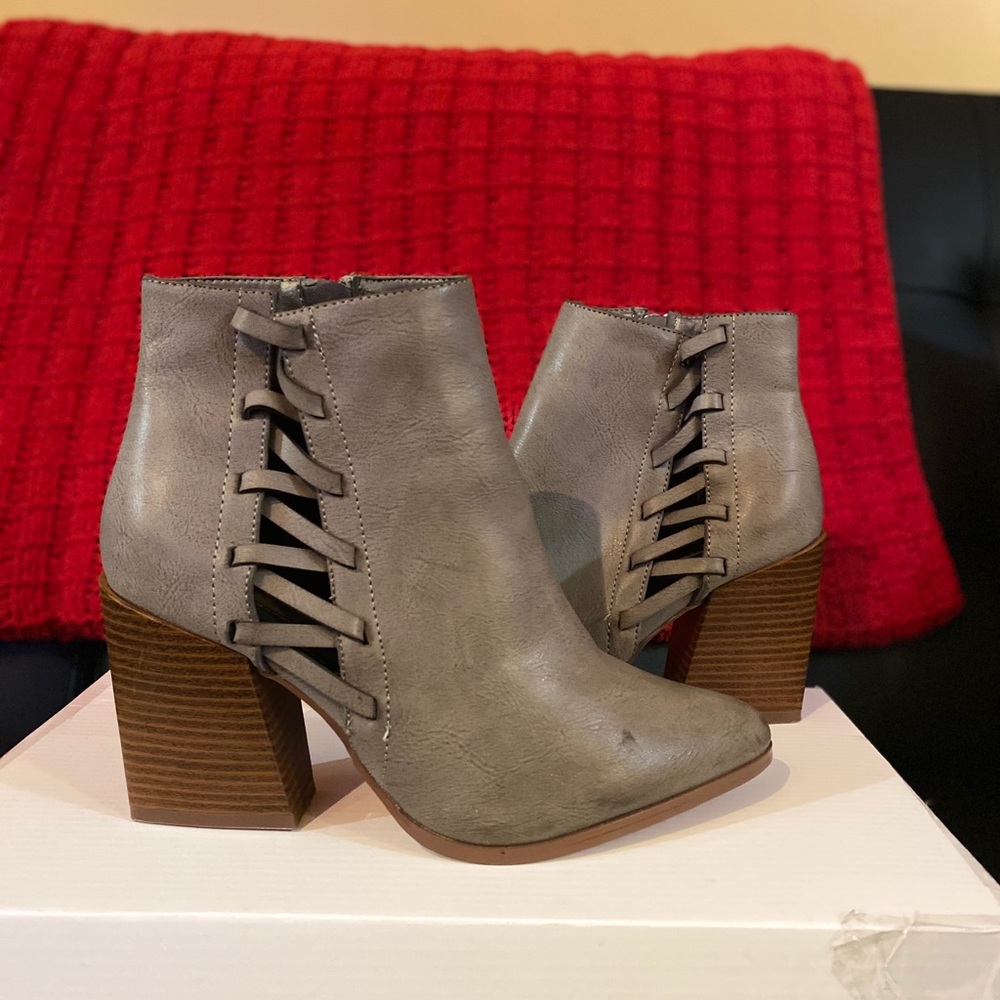 Forever 21 gray faux leather block heel booties